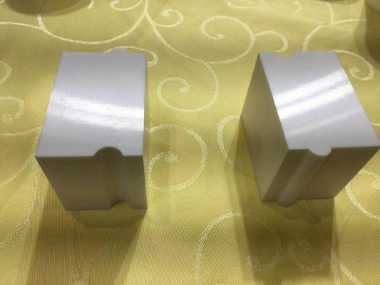 Κεραμικά μέρη Zirconia κύβων φραγμών ακρίβειας 1300HV Machinable κεραμικά