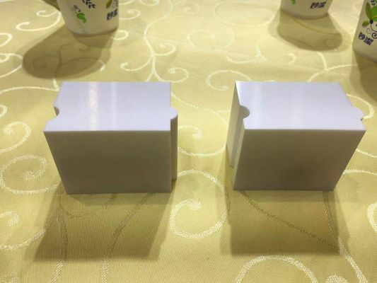Κεραμικά μέρη Zirconia κύβων φραγμών ακρίβειας 1300HV Machinable κεραμικά